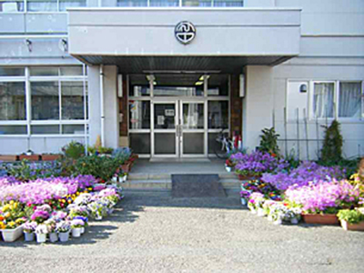 安斉かれんは藤沢市の村岡中学?